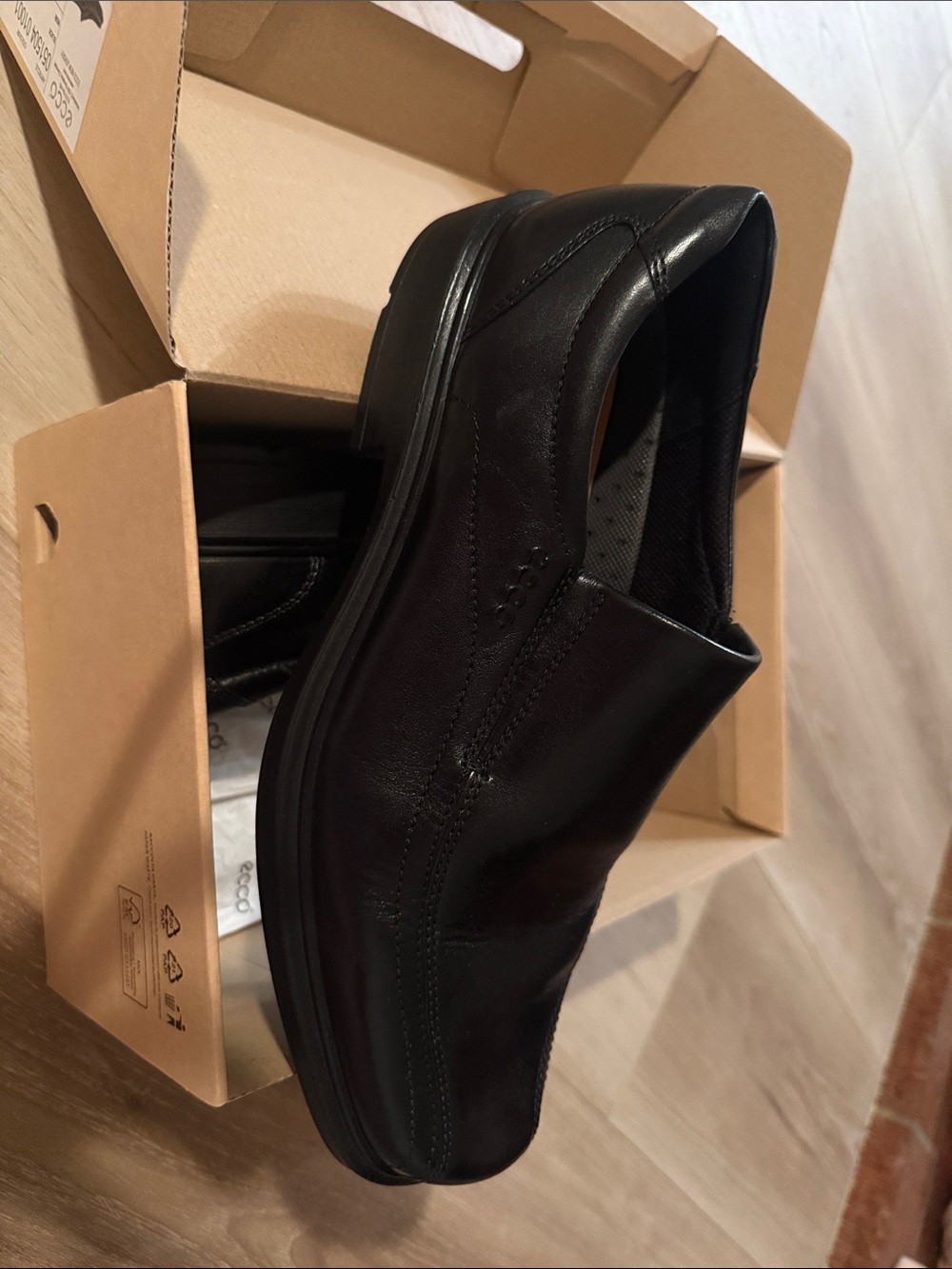 BEAND NEE- Ecco Men's Slip-On Black Leather Dress Shoes